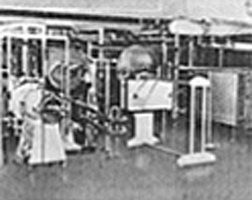 1952年，烏山工廠引進最新高溫短時殺菌設備，實現明治牛乳均質化